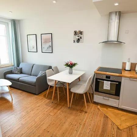 Superbe Proche Port Guillaume アパート *